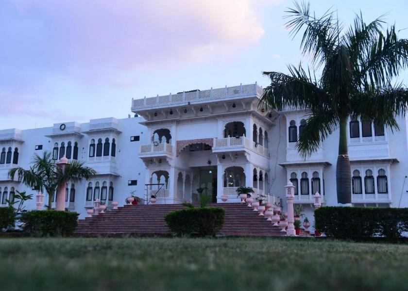 Rajasthan Bandikui Hotel Exterior