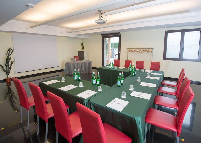 Lombardy Cambiago Meeting Room