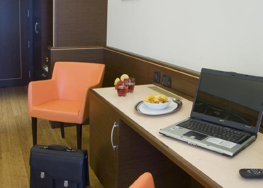Lombardy Cambiago Guestroom
