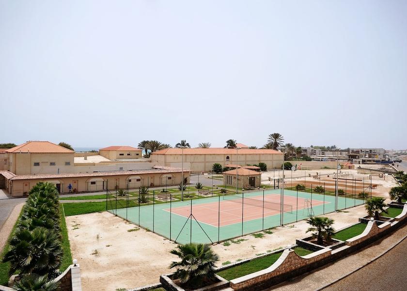  Sal Tennis court