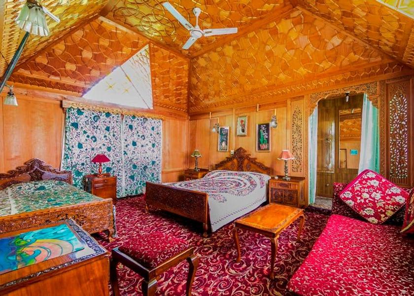 Jammu and Kashmir Srinagar room
