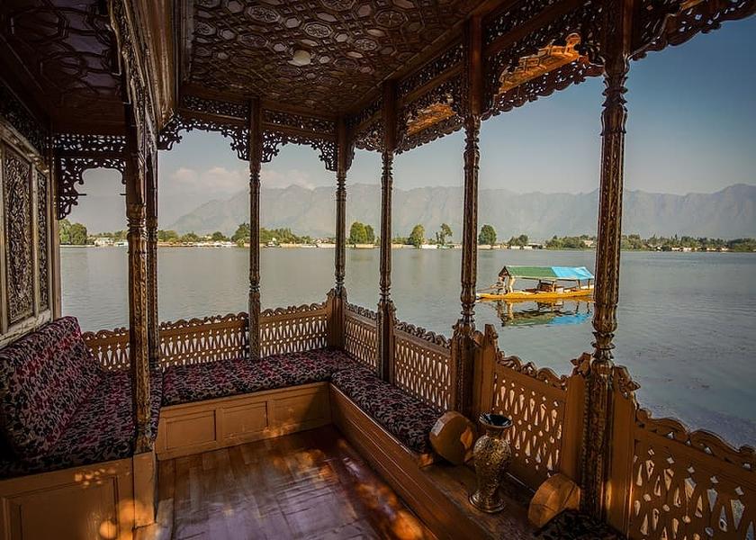 Jammu and Kashmir Srinagar room