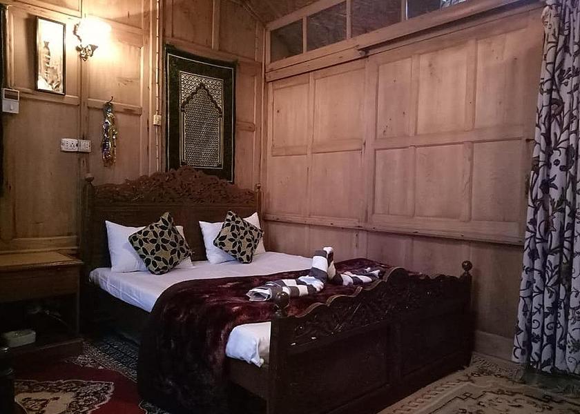 Jammu and Kashmir Srinagar Deluxe Room