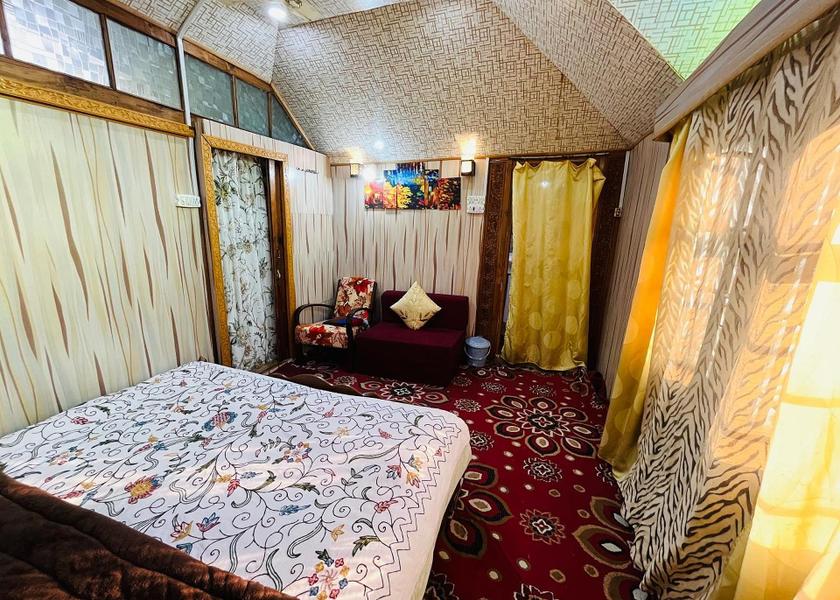 Jammu and Kashmir Srinagar Deluxe Room