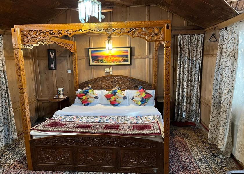 Jammu and Kashmir Srinagar Deluxe Room