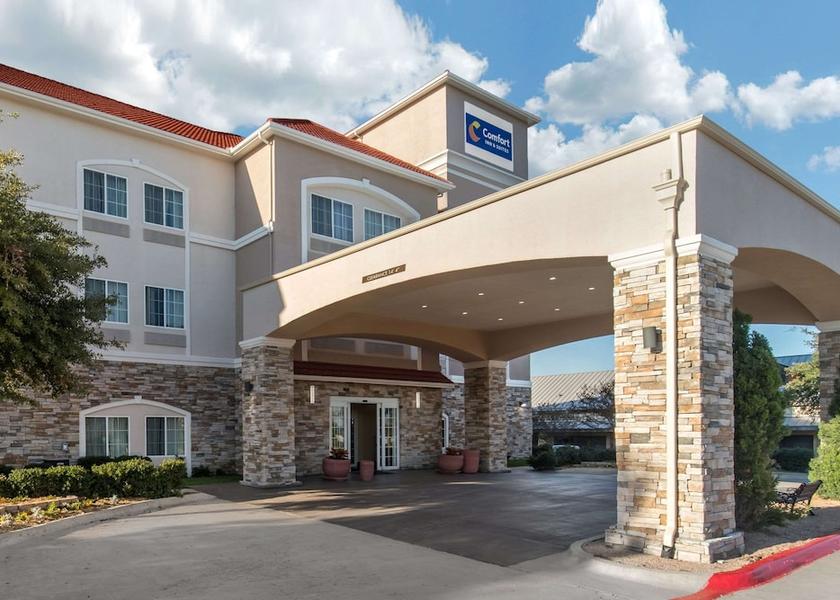 Texas Cedar Hill Exterior Detail