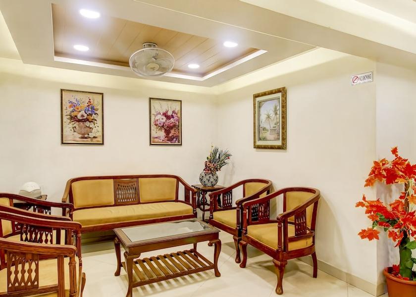 Maharashtra Mahabaleshwar Lobby sitting area