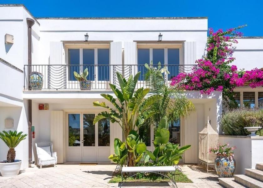 Puglia Giurdignano Exterior