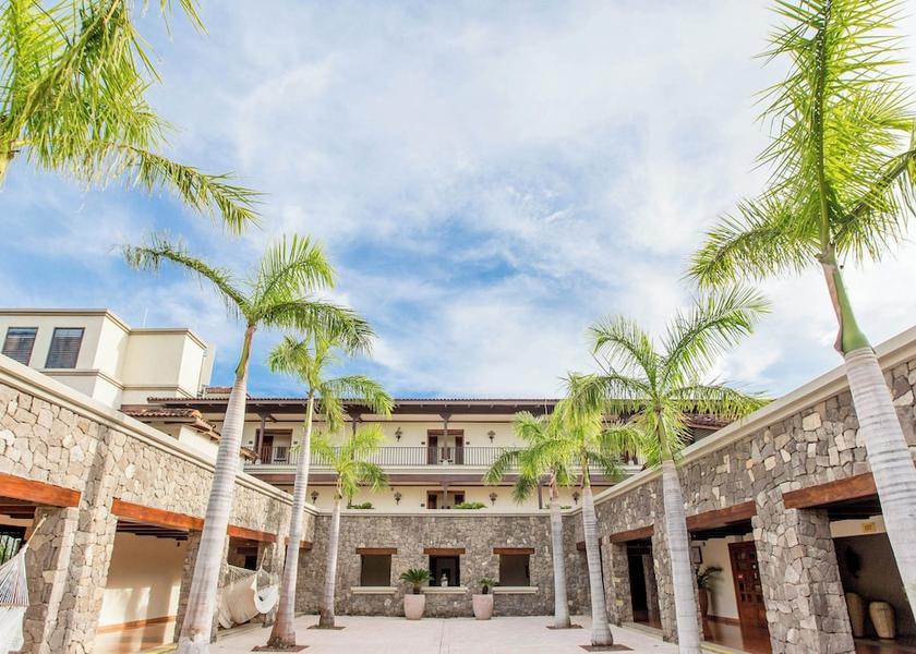 Guanacaste Pinilla Bar