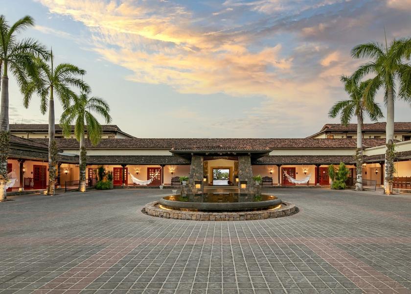 Guanacaste Pinilla Bar