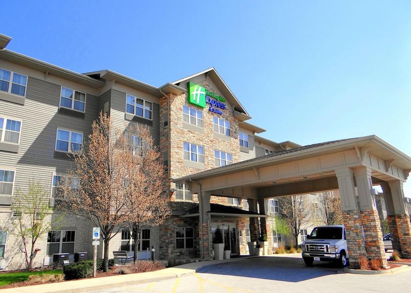 Illinois Roselle Exterior Detail