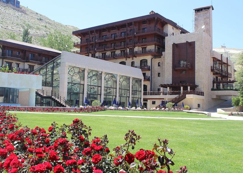  Mzaar Kfardebian Exterior Detail