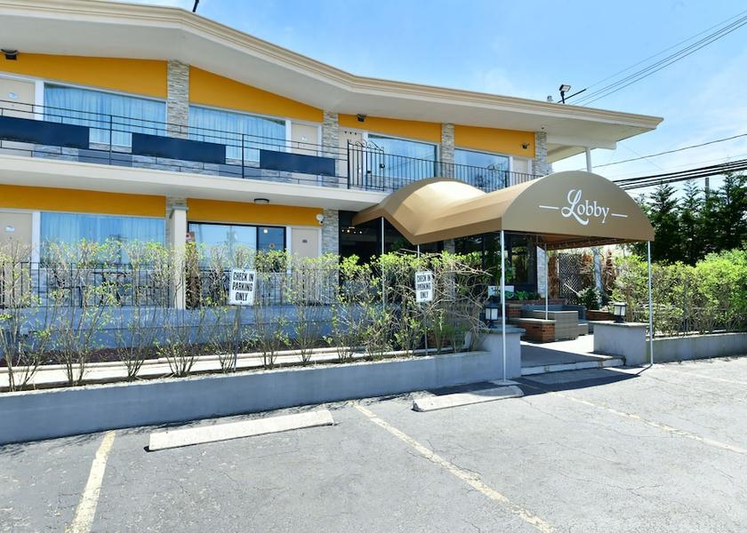 New York Freeport Entrance