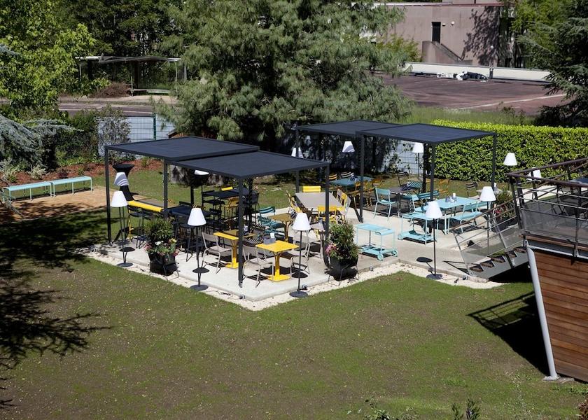 Auvergne-Rhone-Alpes Charbonnieres-Les-Bains Exterior Detail