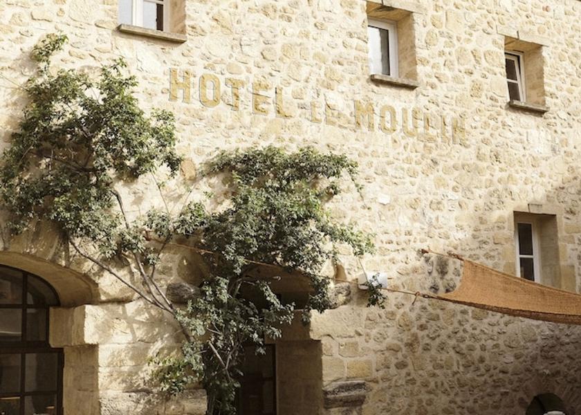 Provence - Alpes - Cote d'Azur Lourmarin Facade