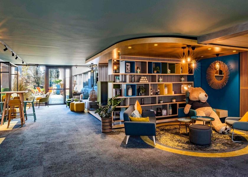 Pays de la Loire Le Mans Exterior Detail