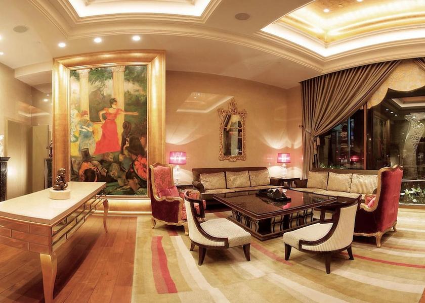  Taipei Bar (on property)