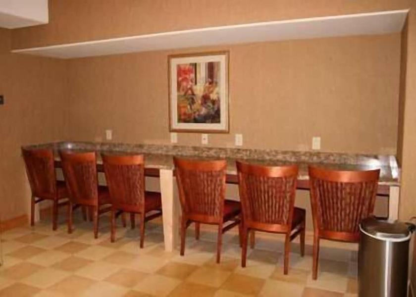 Kansas Garden City Breakfast Area