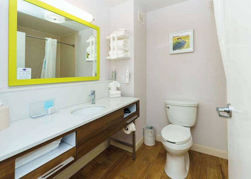 Kansas Garden City Bathroom