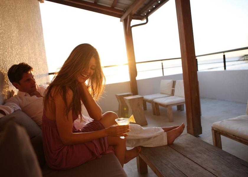 MU Pointe Aux Piments Porch