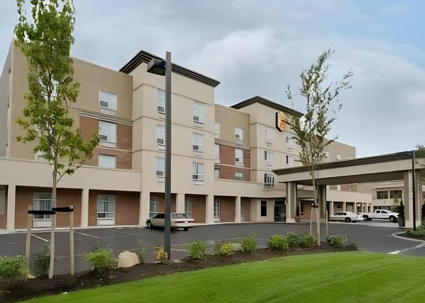 British Columbia Surrey Hotel Exterior