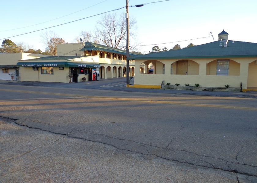 Arkansas Warren Exterior Detail