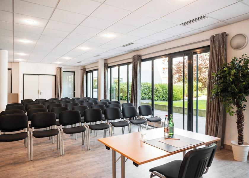 Ile-de-France Evry Meeting Room