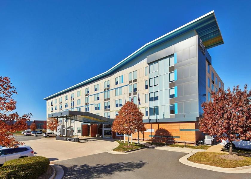 Virginia Ashburn Exterior Detail