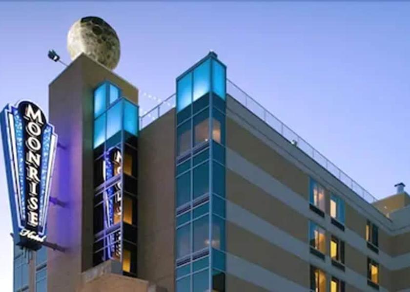 Missouri St. Louis Exterior Detail