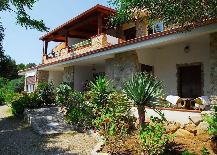 Calabria Ricadi Garden