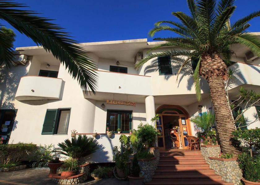 Calabria Ricadi Reception