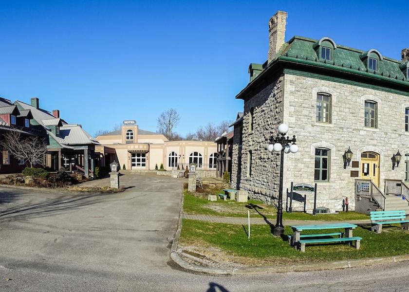 Quebec Maniwaki Property grounds