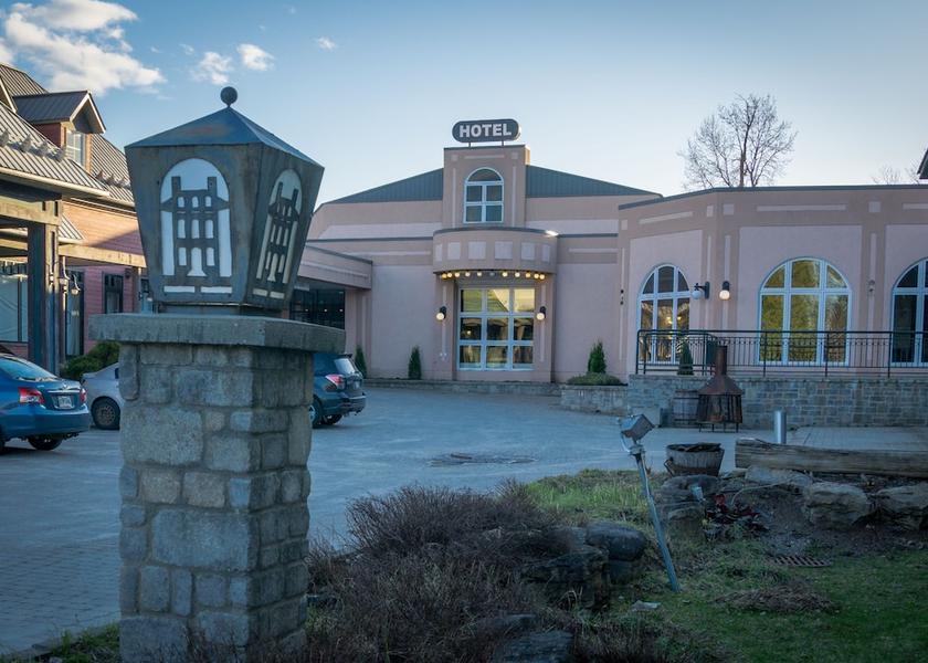 Quebec Maniwaki Property entrance