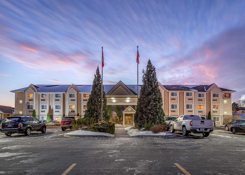 Ontario Woodstock Exterior Detail