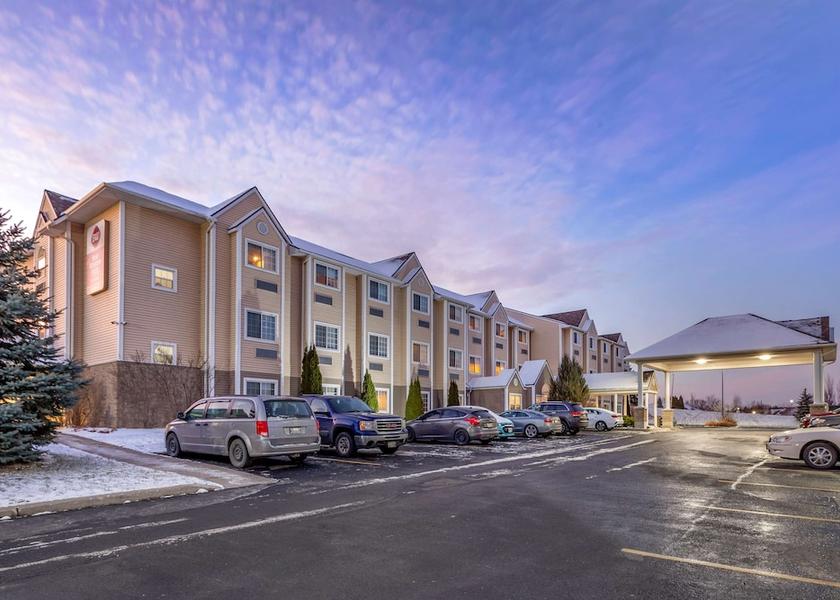 Ontario Woodstock Exterior Detail