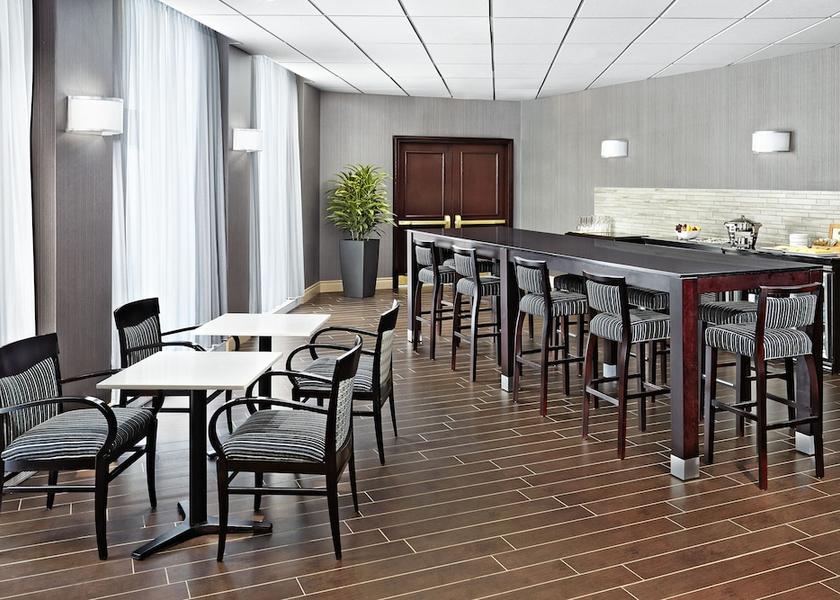 Quebec Dorval Executive lounge