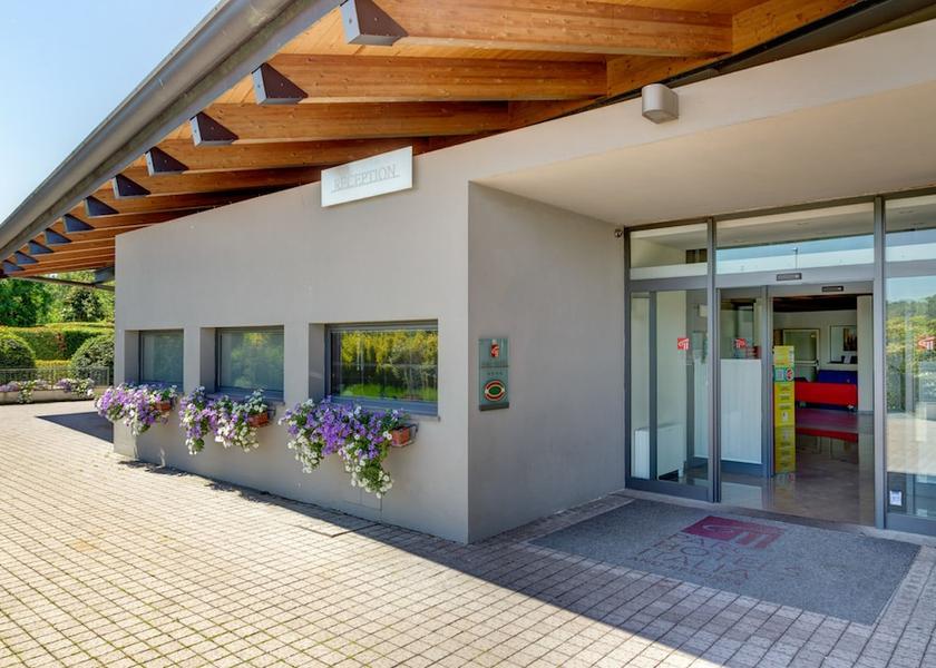 Veneto Castelnuovo del Garda Facade