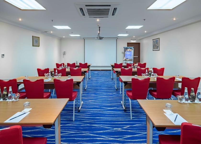  Yanbu Meeting Room
