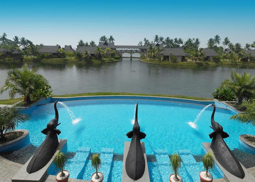Kerala Kumarakom Pool