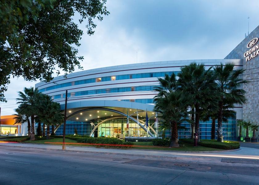  Leon Exterior Detail