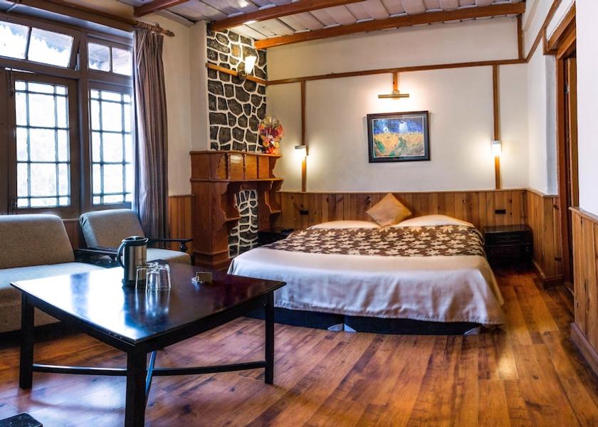Uttarakhand Nainital Family Suite room