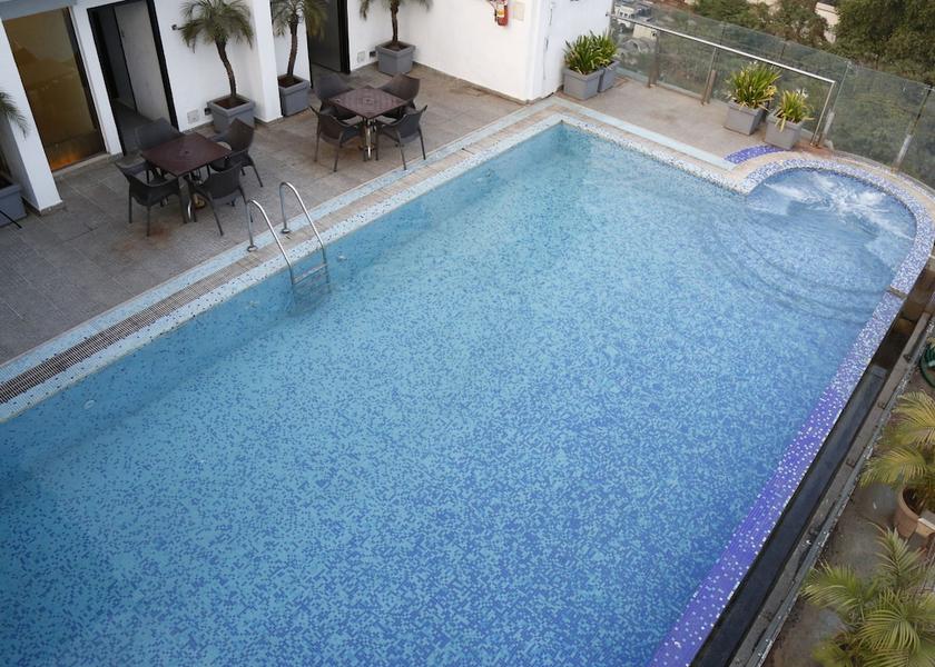 Maharashtra Navi Mumbai Rooftop pool