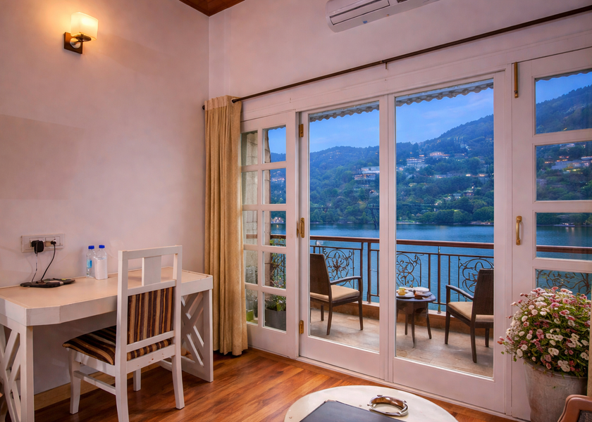 Uttarakhand Bhimtal Hotel Exterior