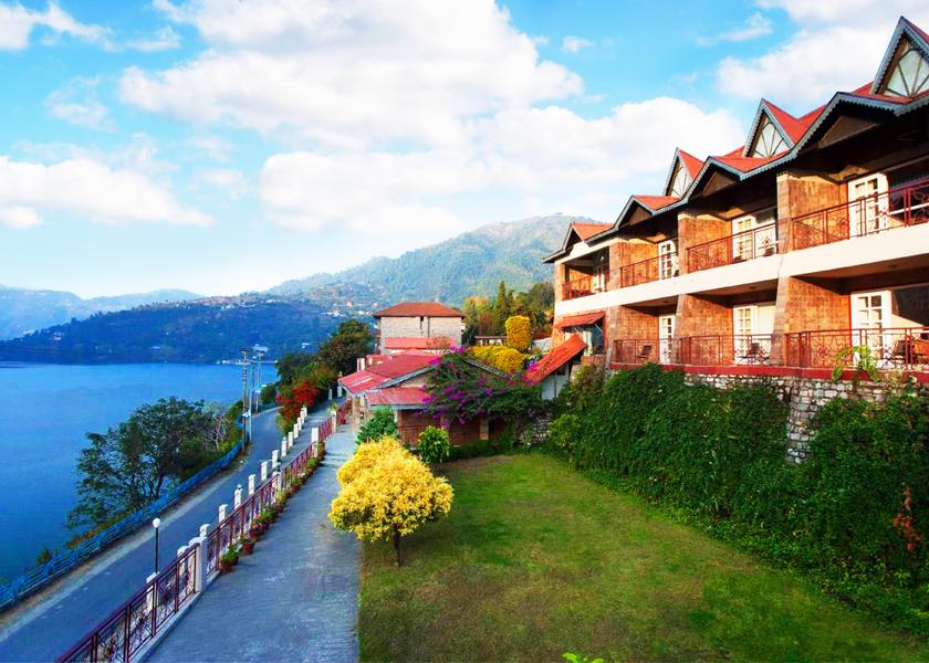 Uttarakhand Bhimtal Hotel Exterior