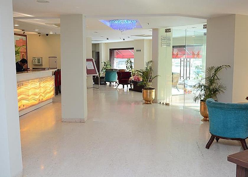 Delhi Delhi Lobby