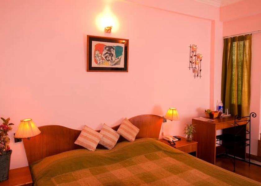 Uttarakhand Ranikhet deluxe room