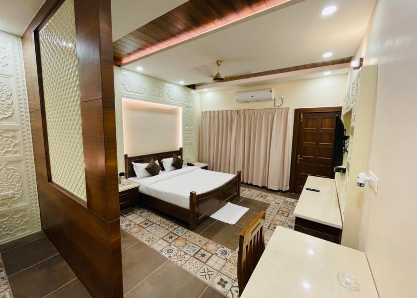 Madhya Pradesh Maheshwar AC Suite Room