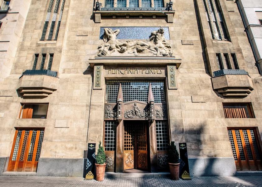  Budapest Property entrance