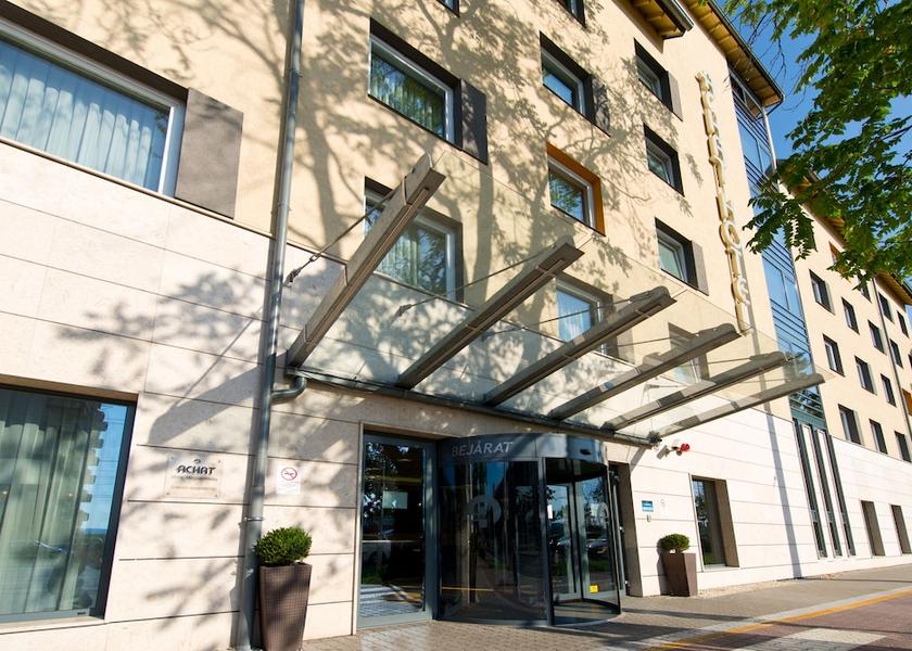  Budapest Entrance