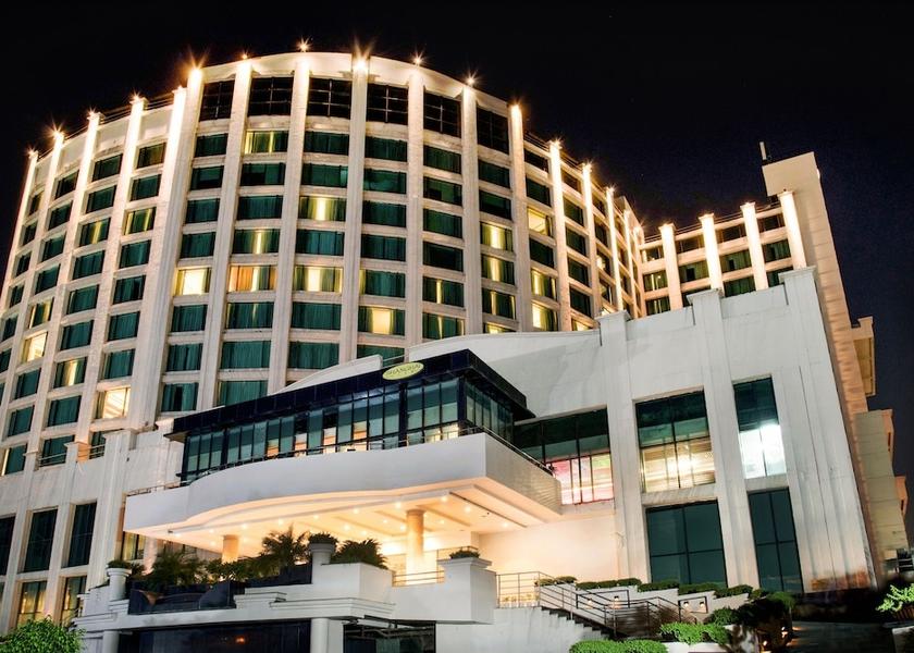 Delhi Delhi Front of property - evening/night
